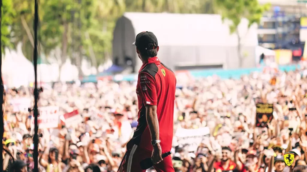 Le dichiarazioni di Charles Leclerc a Suzuka: “Possiamo…” Charles Leclerc accolto dalla platea per il GP del Giappone a Suzuka