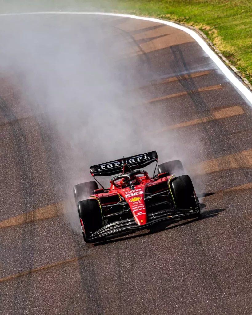 Carlos Sainz in pista a Fiorano per lo svolgimento dei test Pirelli