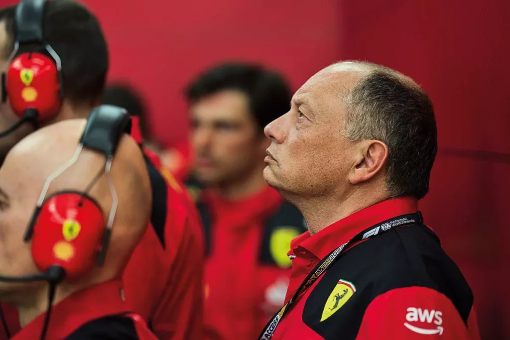 Il team principal Frederic Vasseur nel box Ferrari