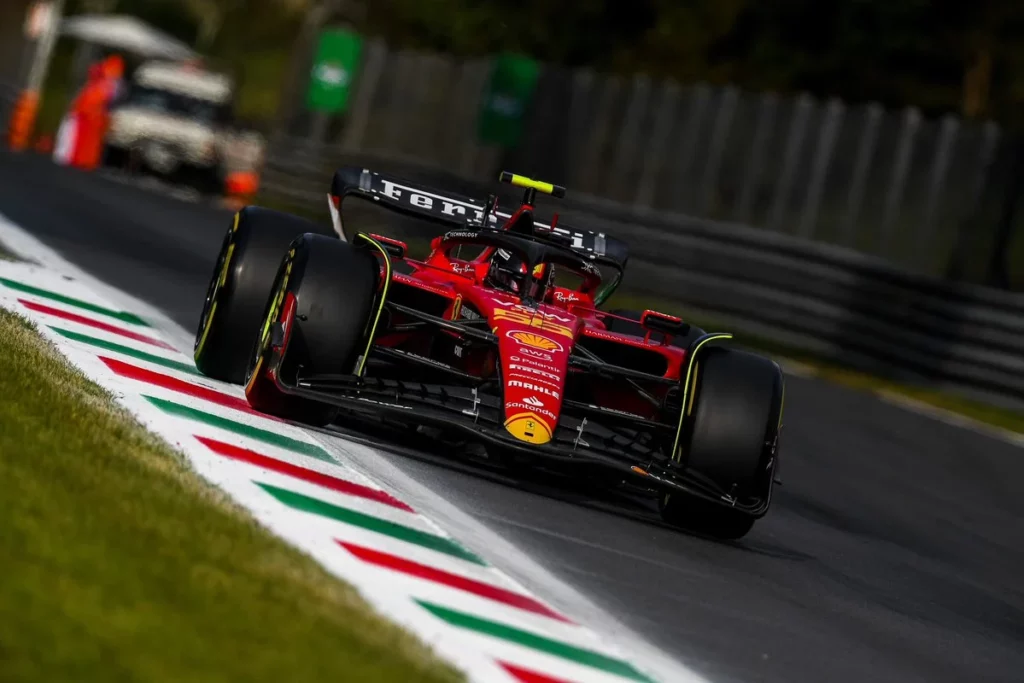 Carlos Sainz in pista a Monza nelle FP2
