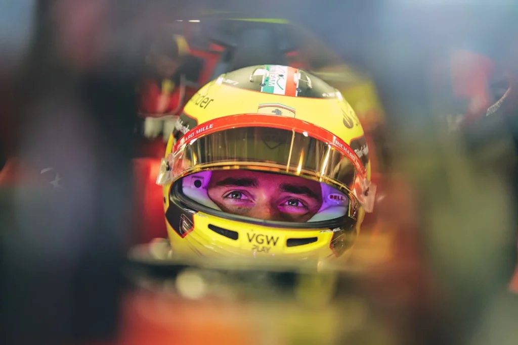 Charles Leclerc in macchina nel Venerdì a Monza