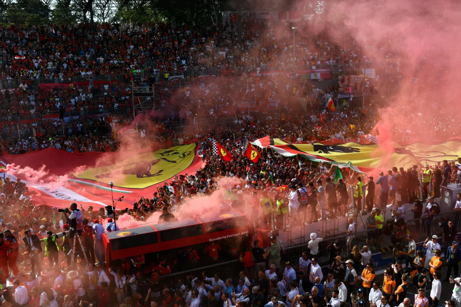 F1 | Boom di ascolti su Sky nel weekend a Monza! La marea rossa. i tifosi a Monza
