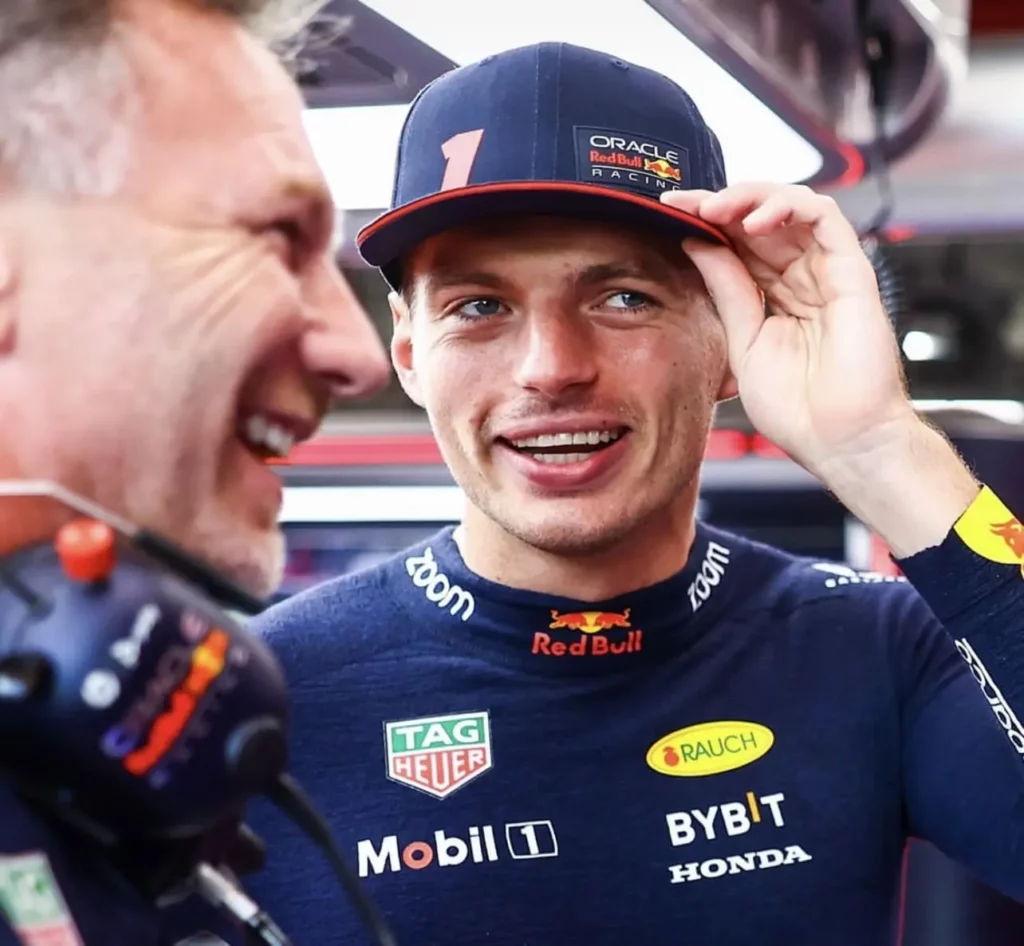 Verstappen parla con Christian Horner a Singapore