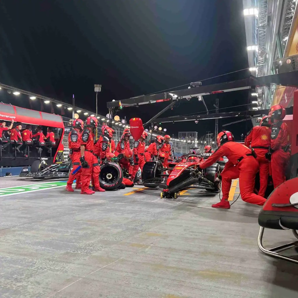 Il doppio pit stop di Ferrari a Singapore dopo la safety car innescata da Lawson