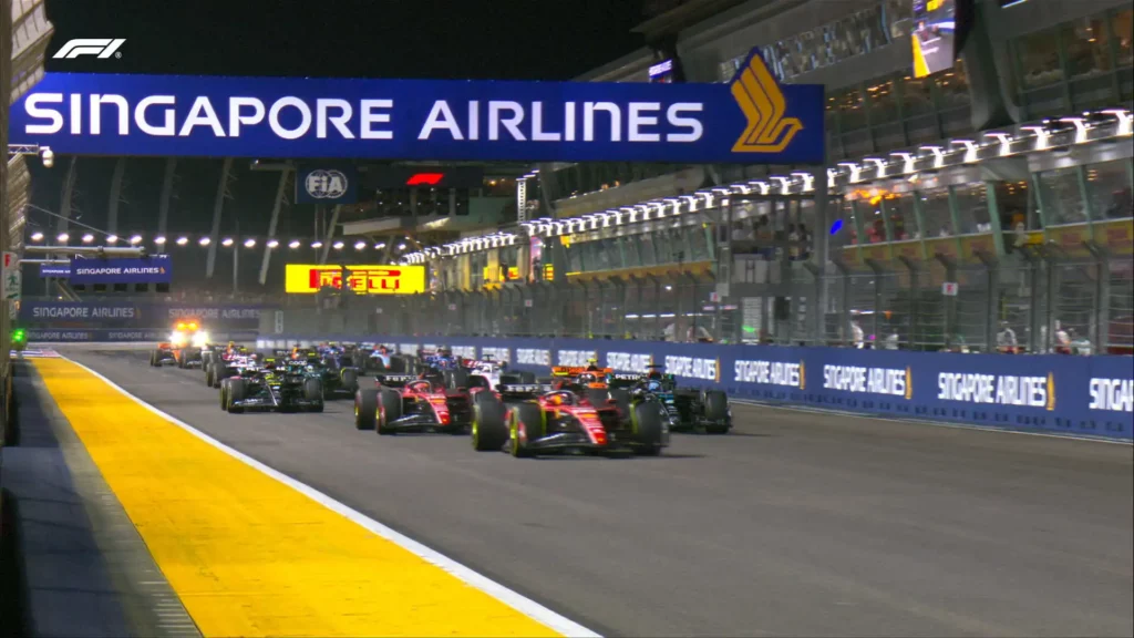 La partenza bruciante delle ferrari al via del gran premio di singapore 2023