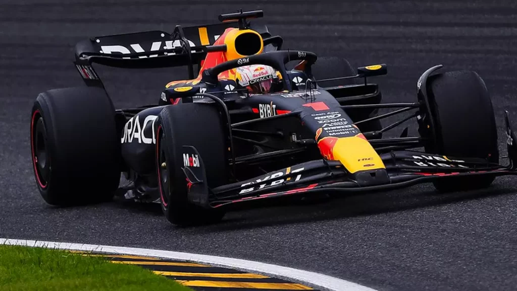FP3 Giappone, Suzuka: le McLaren inseguono Verstappen, Ferrari a 7 decimi Max Verstappen in pista durante le FP3 in Giappone a Suzuka