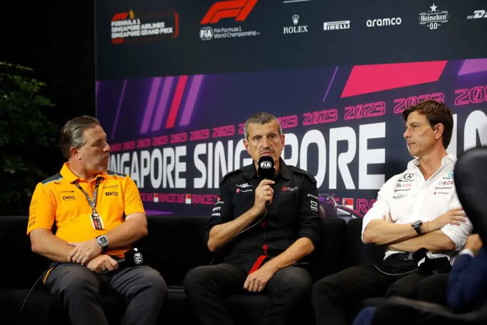 I team principal discutono dell'ingresso di Andretti in F1 nella conferenza a Singapore.