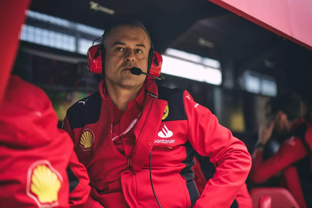 Diego Ioverno al muretto box della Ferrari