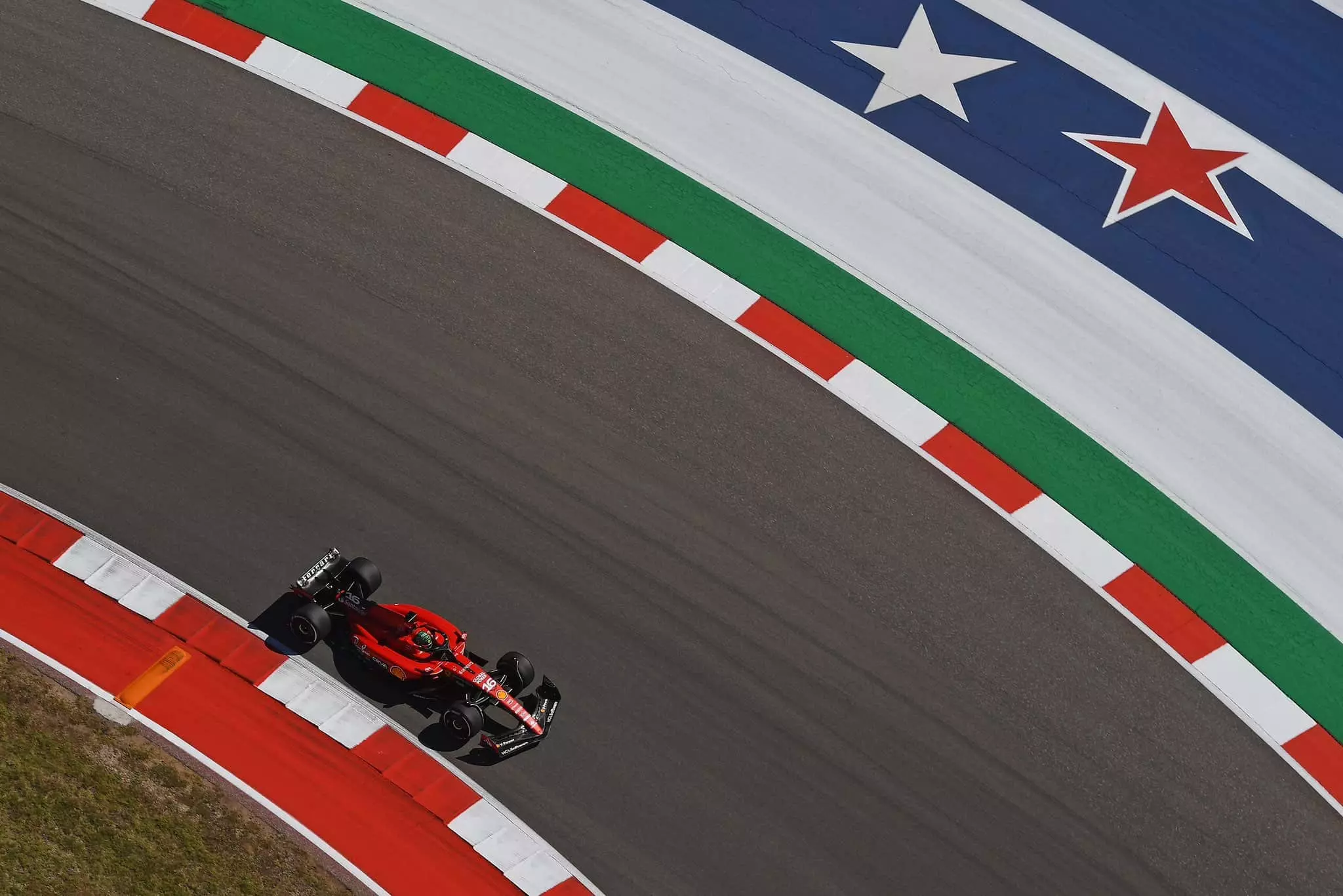 La Ferrari di Leclerc in pista durante le libere del GP degli USA