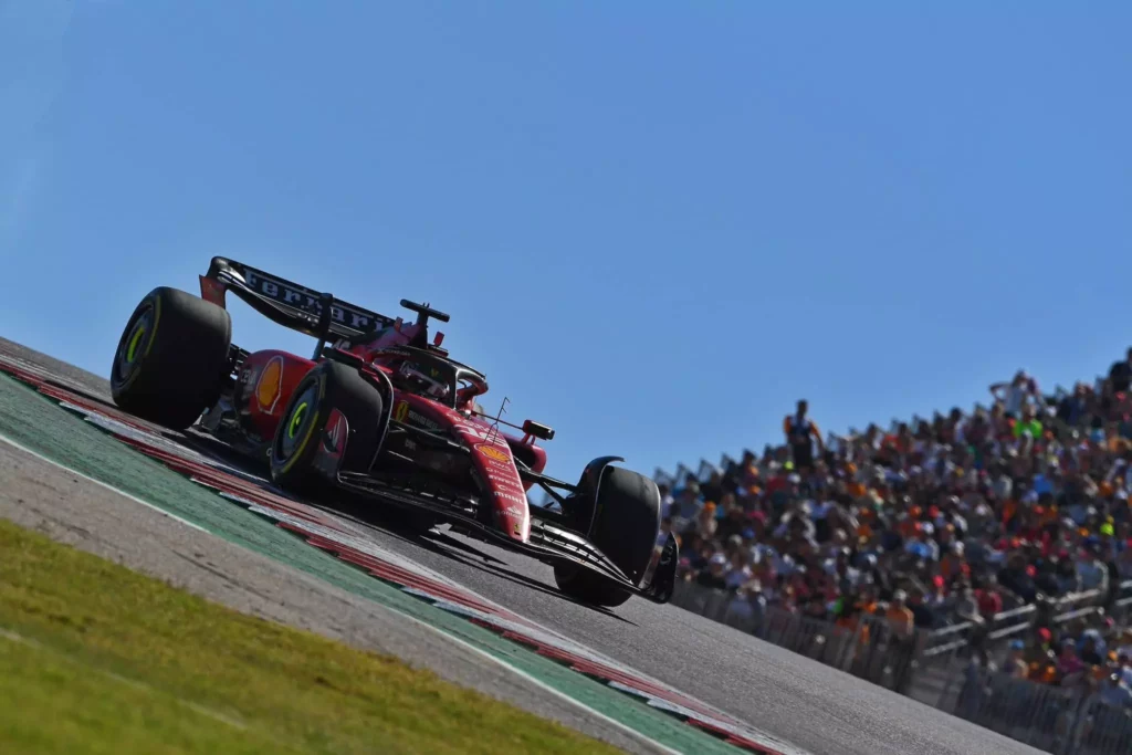 La Ferrari di Leclerc in pista durante il GP degli USA