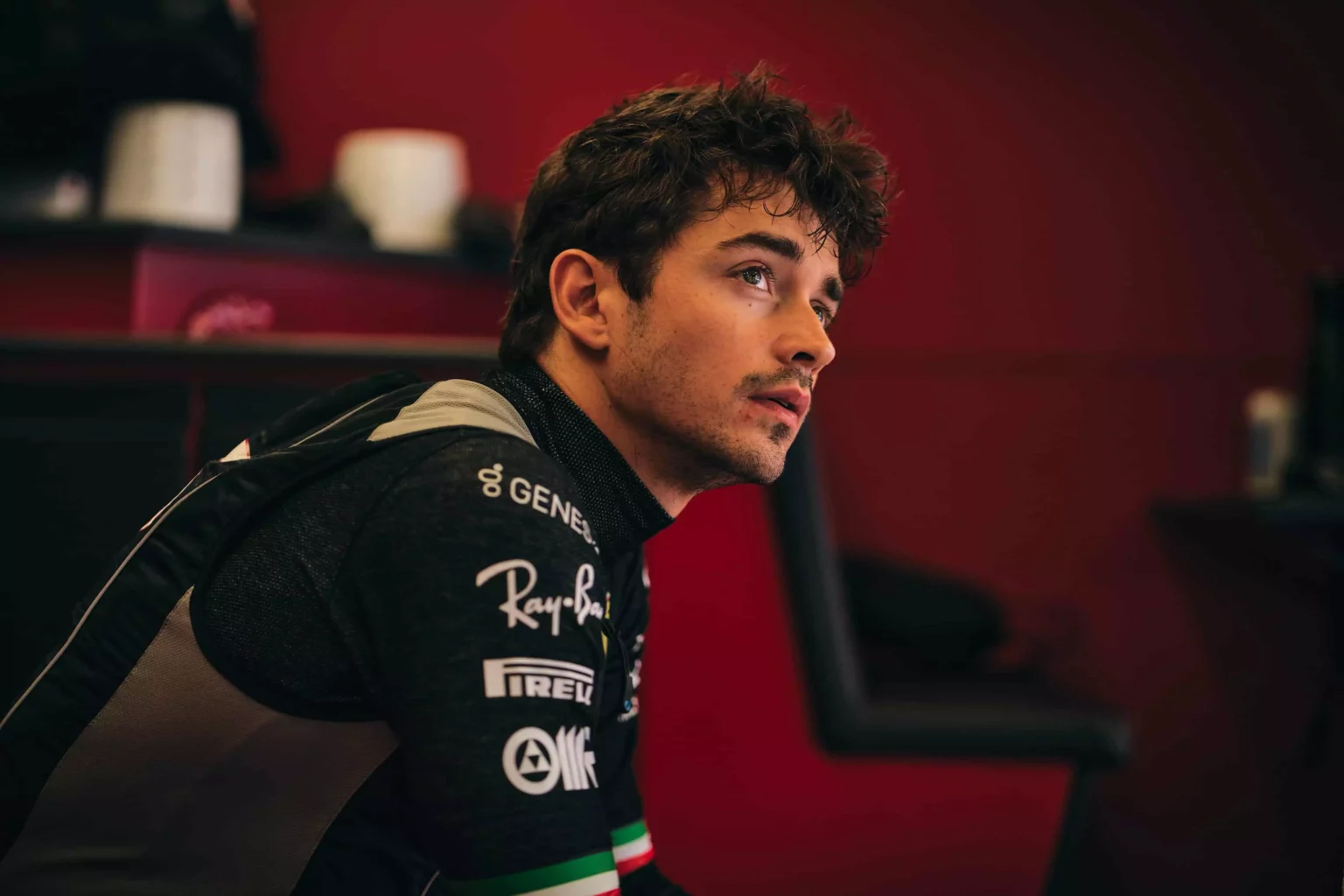 Charles Leclerc ai box prima di scendere in pista per il GP degli USA