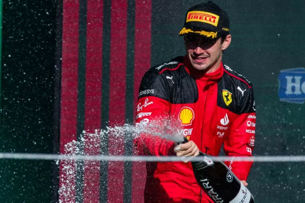 GP Messico, svelati gli ascolti su Sky Charles Leclerc festeggia sul podio il terzo posto del GP del Messico