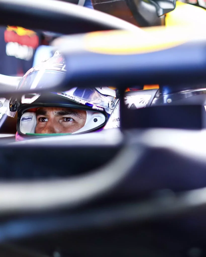 Sergio Perez pronto per scendere in pista durante il GP del Messico