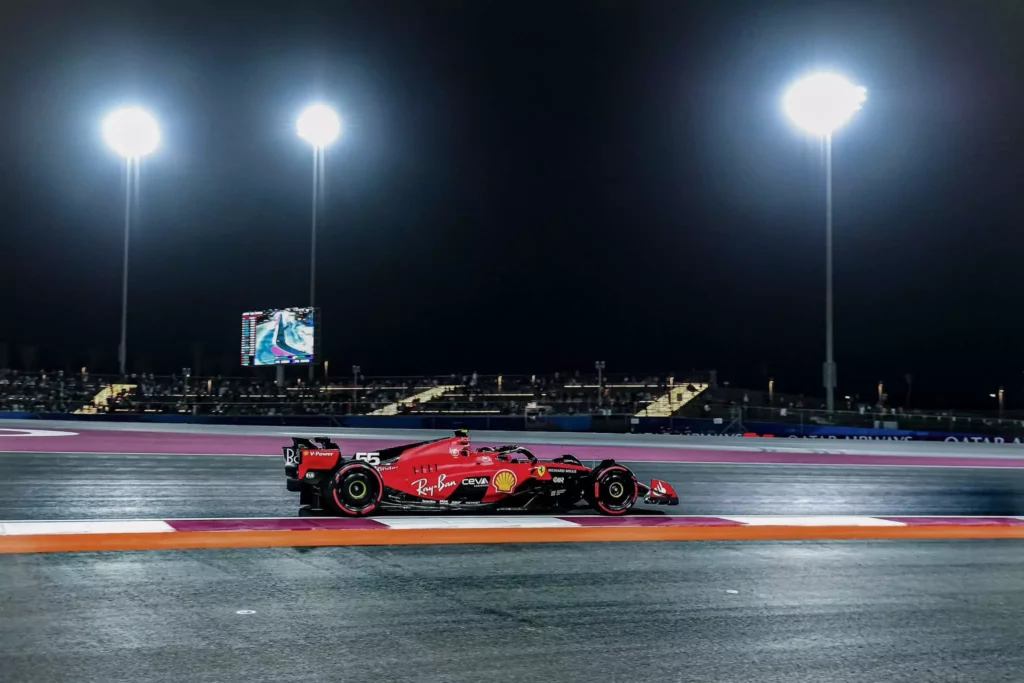 Carlos Sainz in pista nelle qualifiche del GP del Qatar