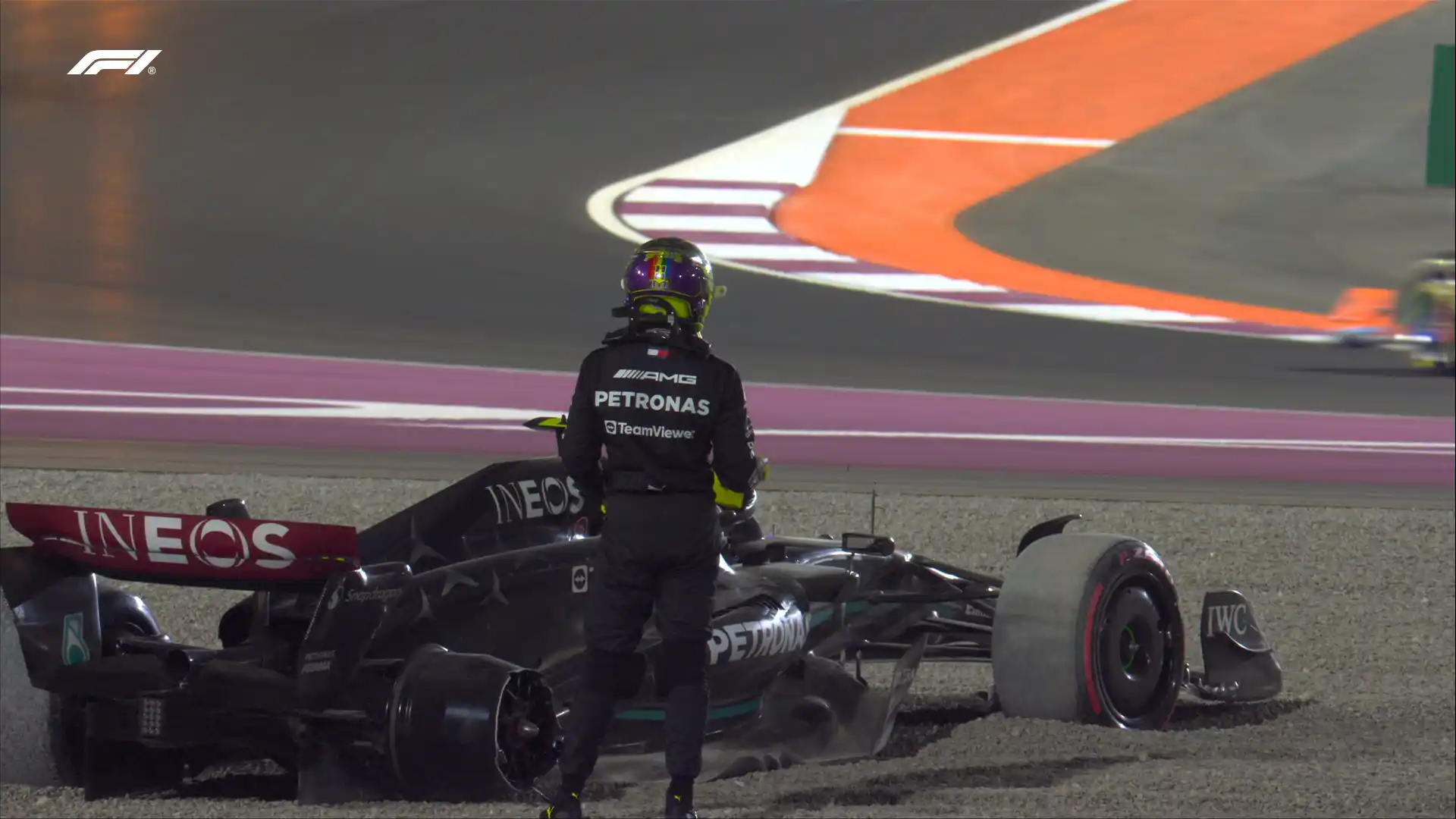 Hamilton dopo il contatto con Russell nel GP del Qatar