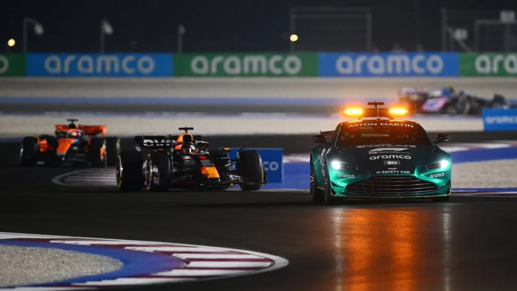 La Safety Car in pista nel Gran Premio del Qatar