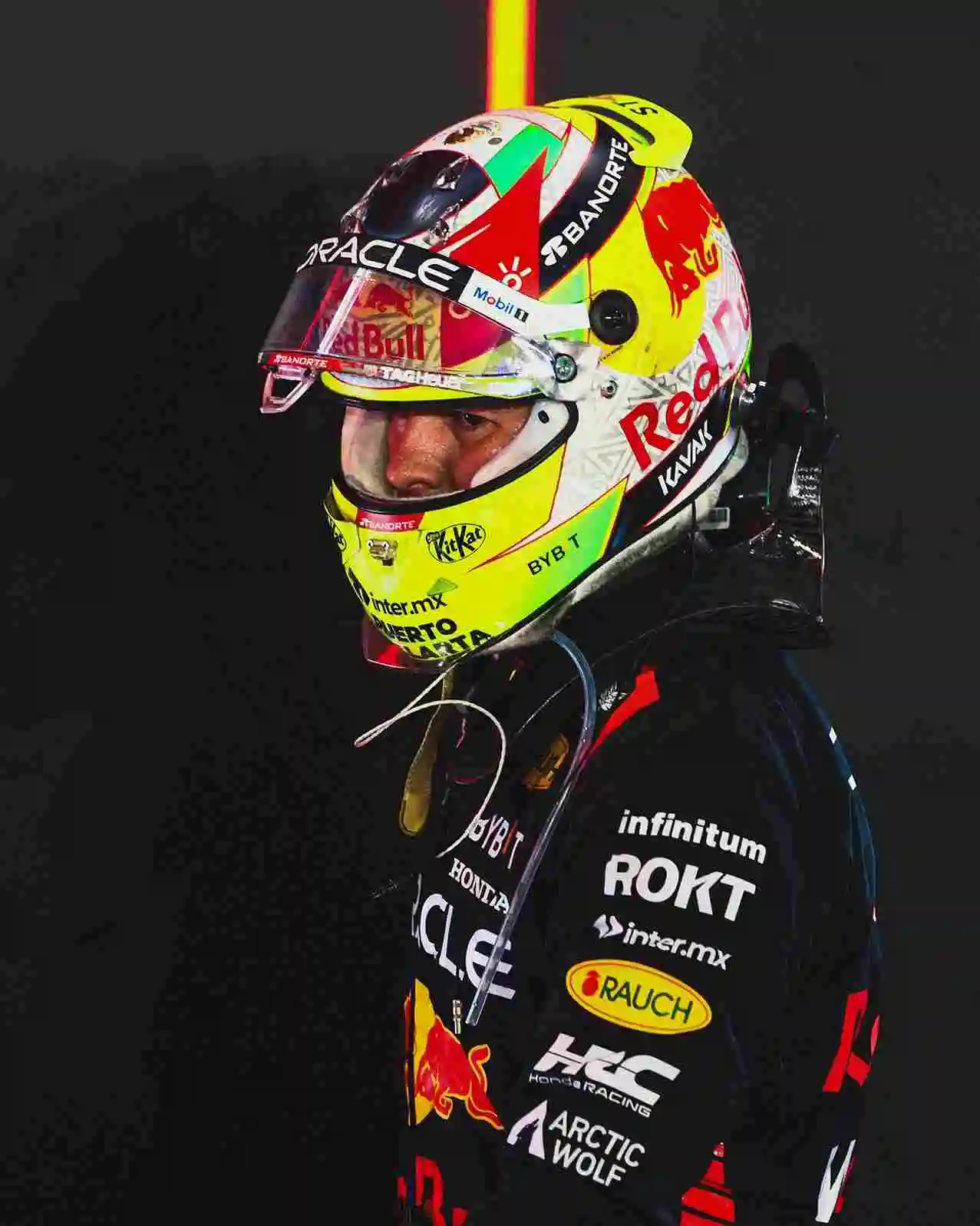 Sergio Perez con il casco in Qatar