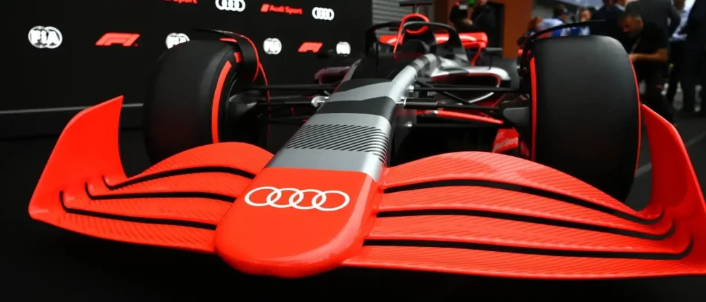 Il muso della showcar Audi F1 - brand che dovrebbe arrivare in F1 nel 2026