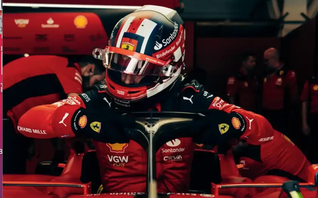 Sainz deluso: “So dove ho sofferto ma posso migliorare” Carlos Sainz entra in macchina per le qualifiche ad Austin