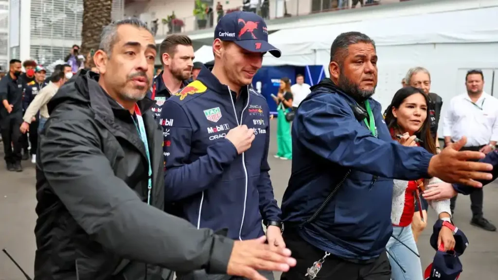 Max Verstappen in giro con i bodyguard per la sua sicurezza in messico