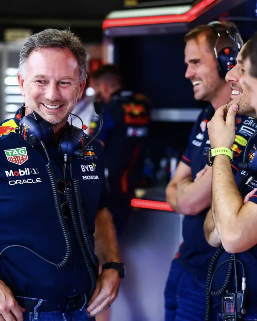 Christian Horner parla nel box Red Bull ad Austin