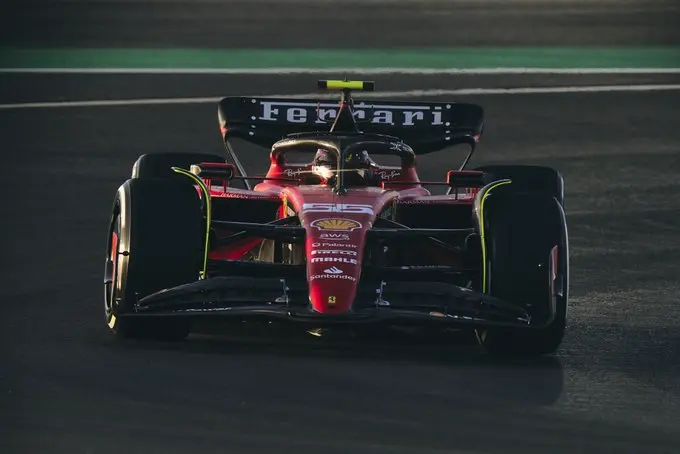 Carlos Sainz in pista durante la Sprint Race in Qatar