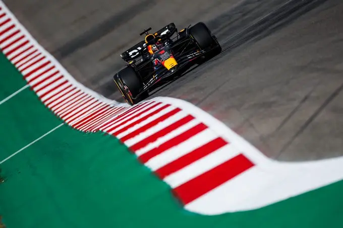 Max Verstappen in pista ad Austin durante la Sprint Race del GP degli USA