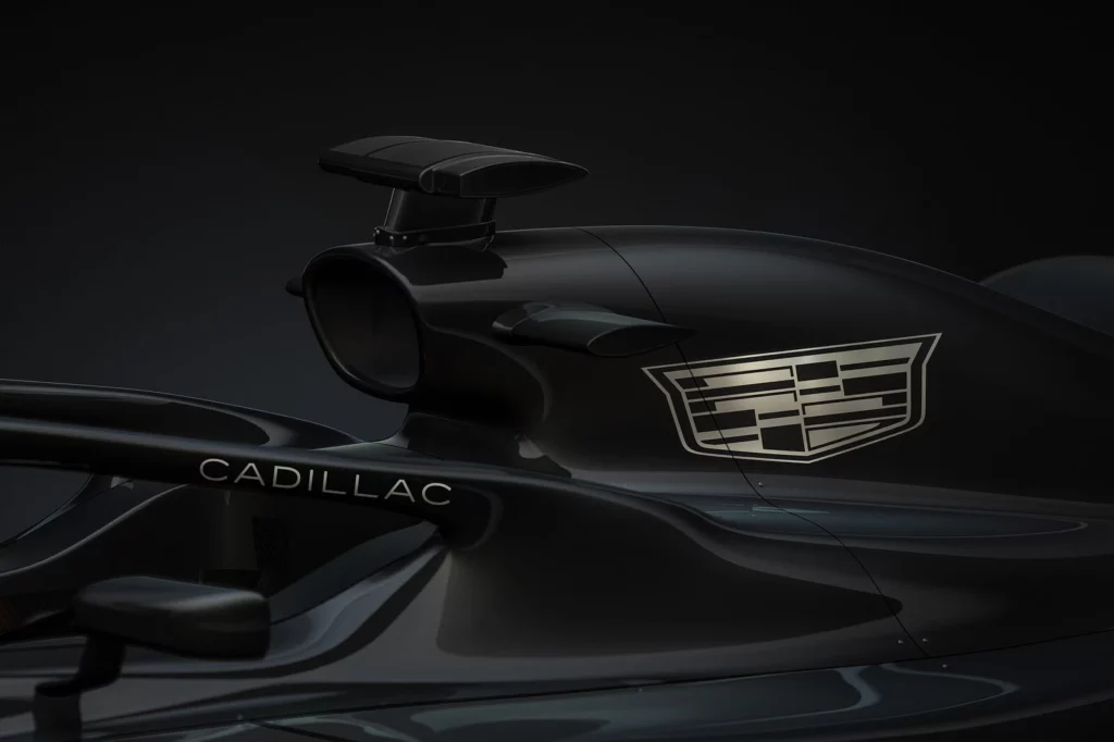 logo Cadillac general motors su una monoposto di F1