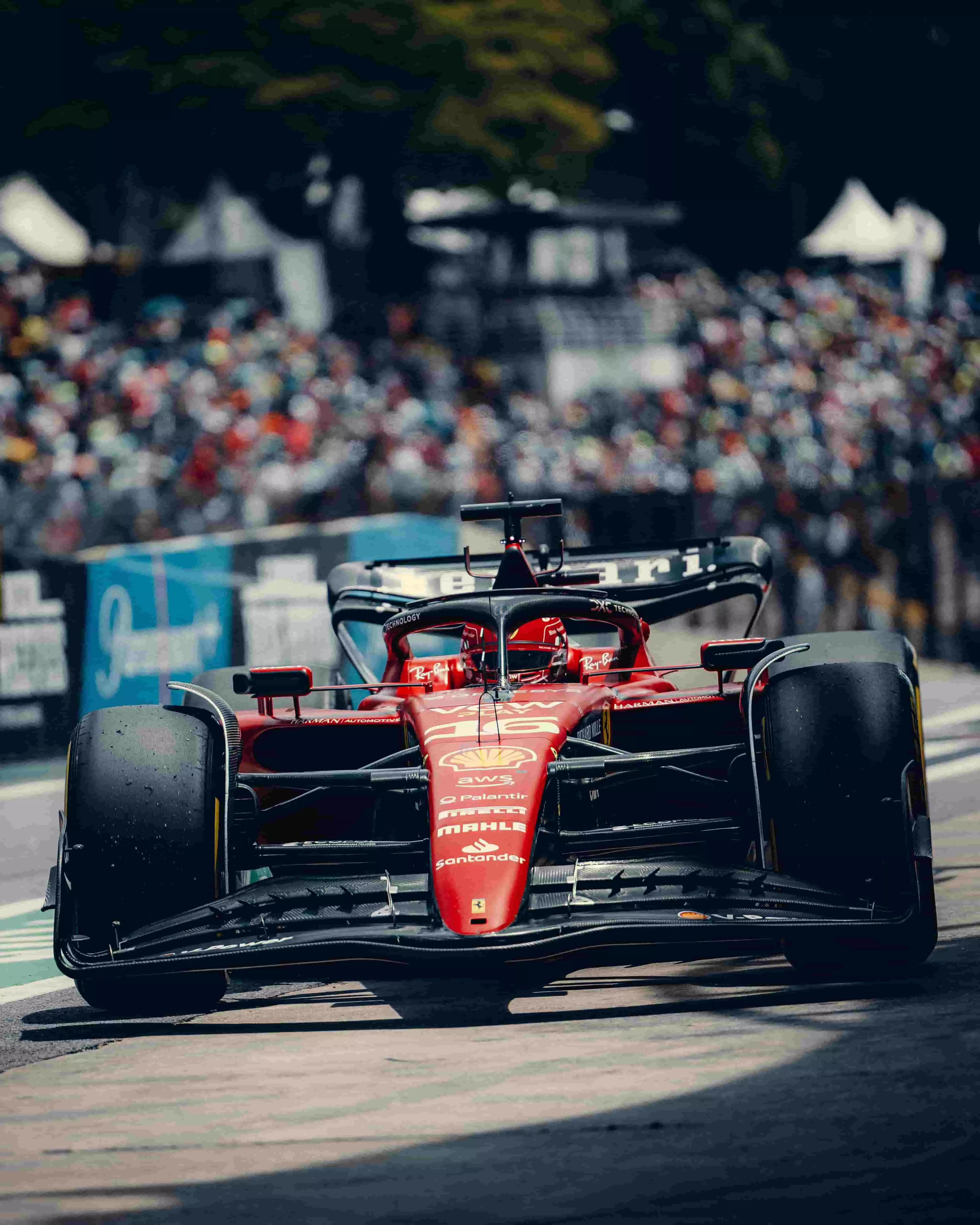 Charles Leclerc pronto per scendere in pista per la Sprint del GP del Brasile