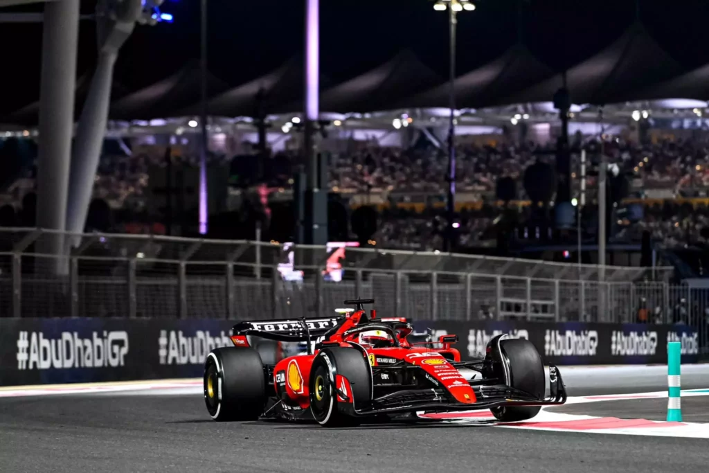 Charles Leclerc in pista durante il GP d'Abu Dhabi