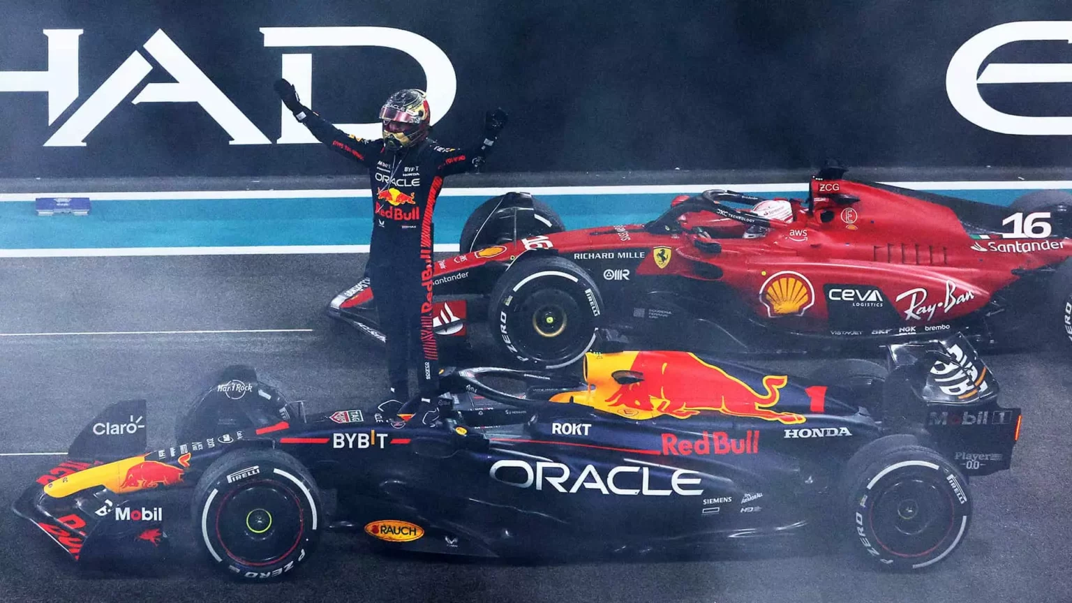Verstappen celebra la vittoria del GP d'Abu Dhabi