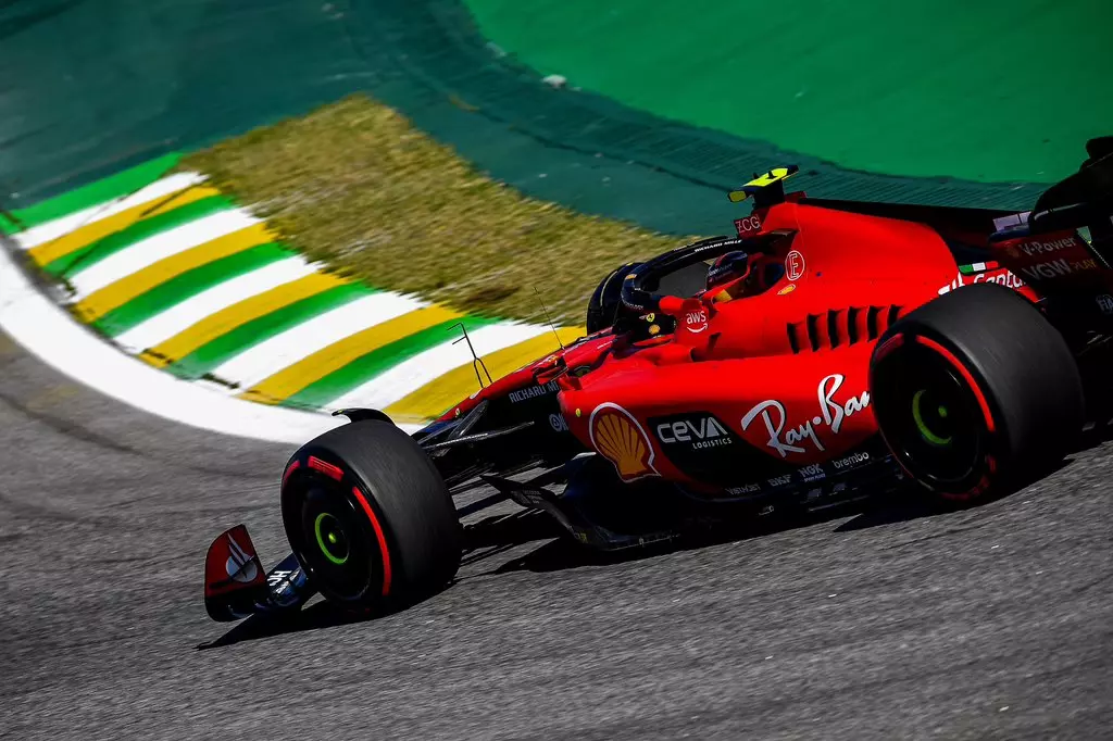 Carlos Sainz in pista durante il GP del Brasile