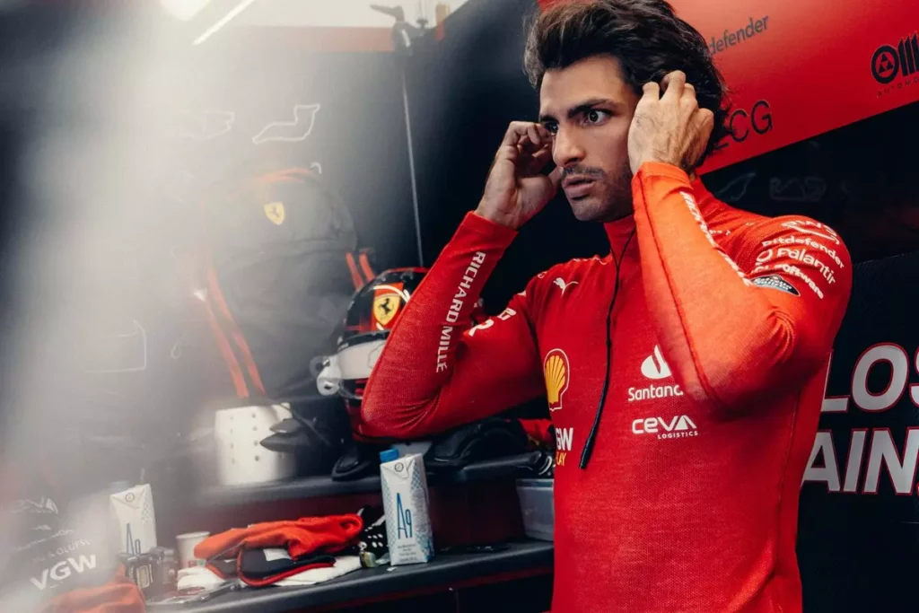 Carlos Sainz prima di scendere in pista per la Sprint del GP del Brasile