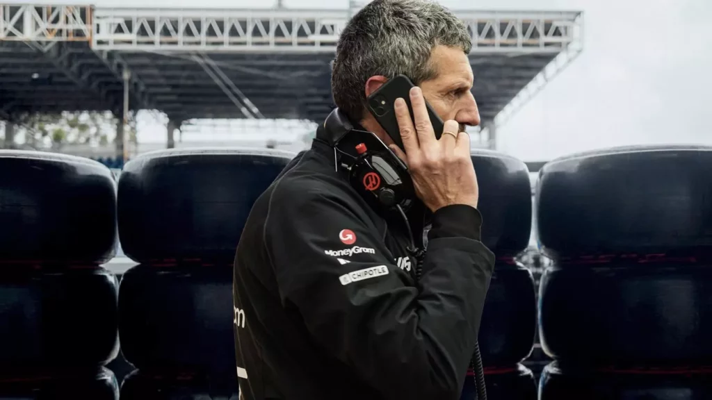 Il team principal della Haas Guenther Steiner nel paddock