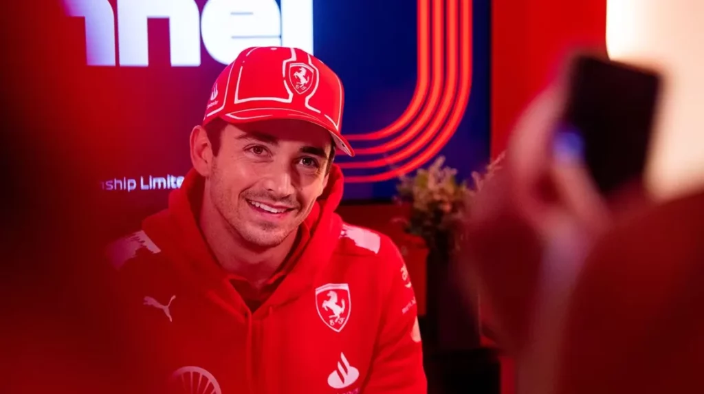 Leclerc nelle interviste con i media a Las Vegas