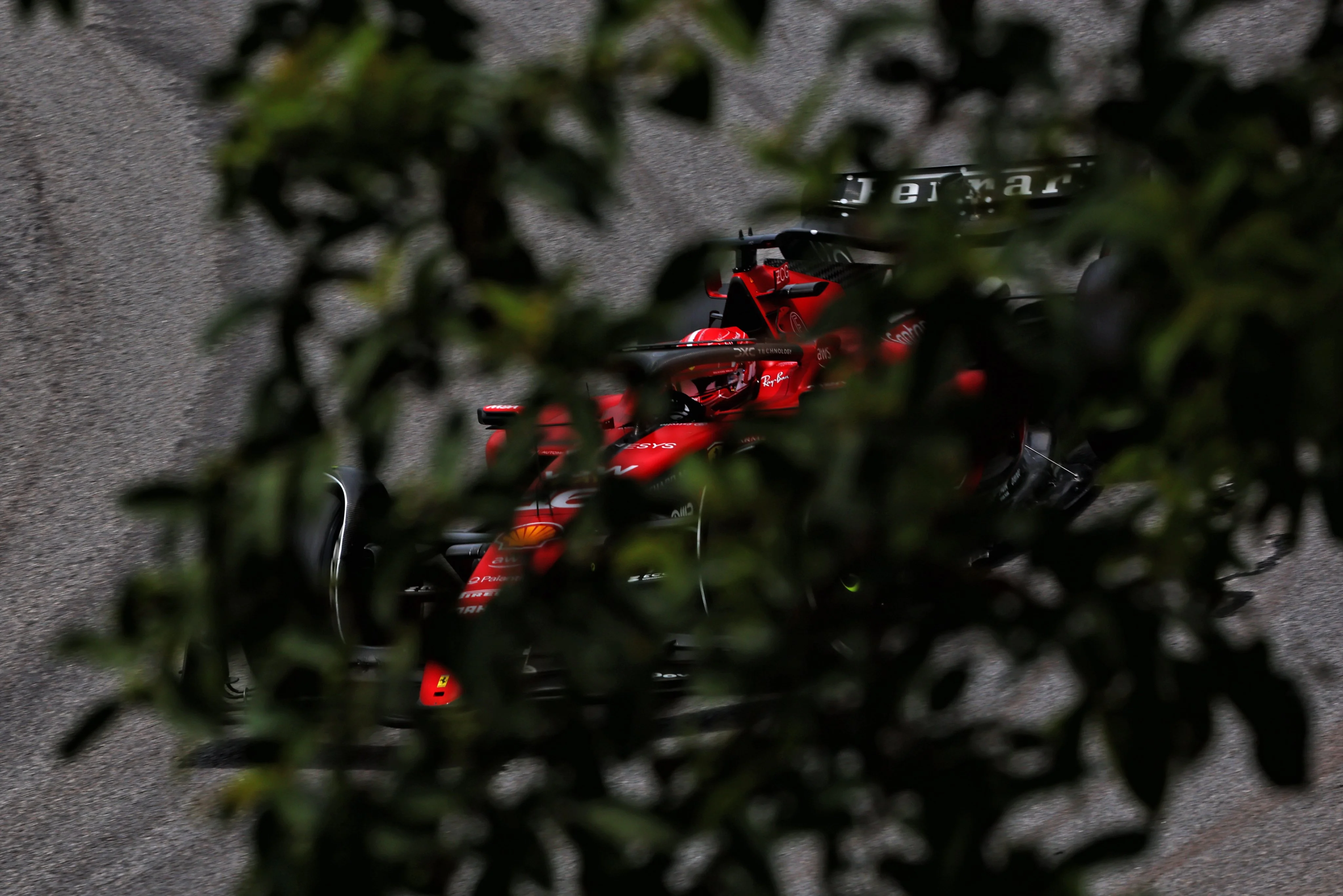 Leclerc in azione sul circuito di Interlagos