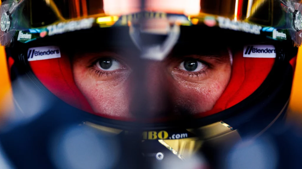 Verstappen concentrato prima delle qualifiche