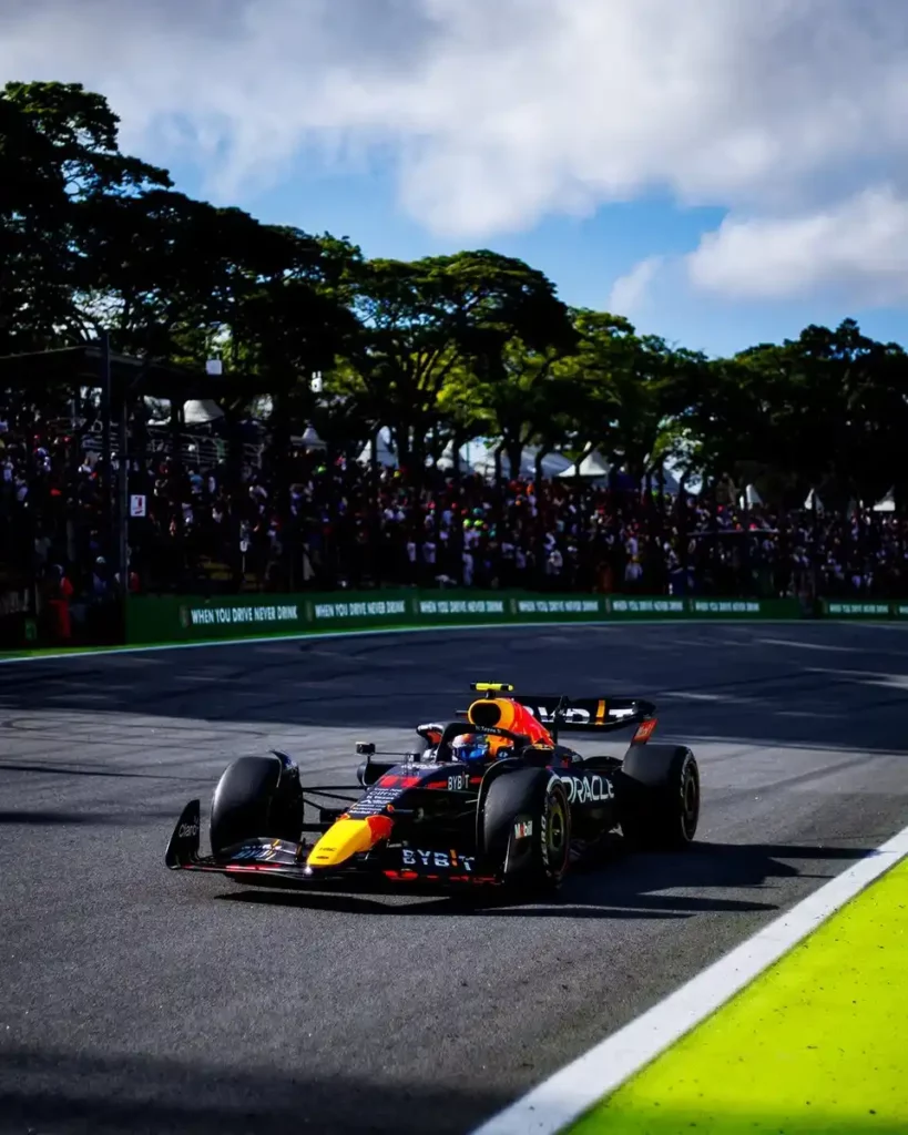 Sergio Perez in pista con la Red Bull