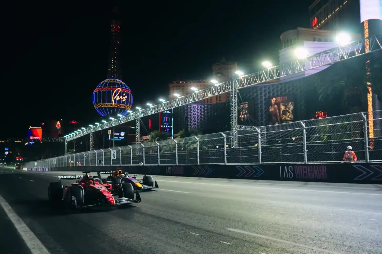 La Ferrari e Red Bull sulla pista a Las Vegas