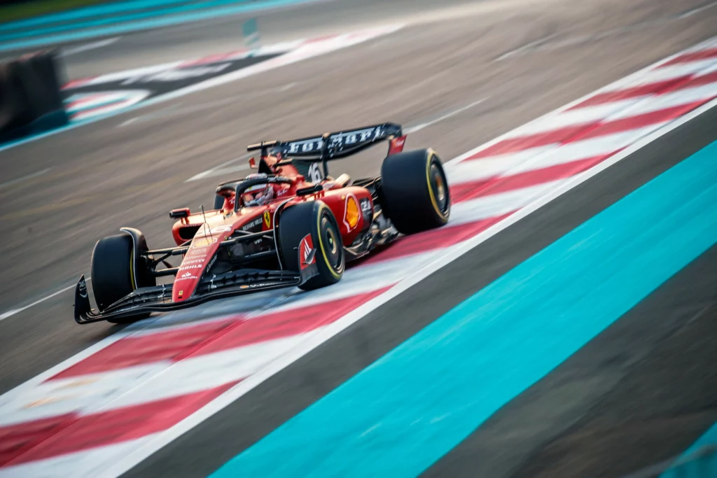 Leclerc in azione durante le FP2 ad Abu Dhabi