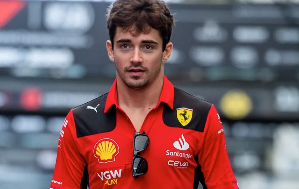 Charles Leclerc nel paddock in Brasile