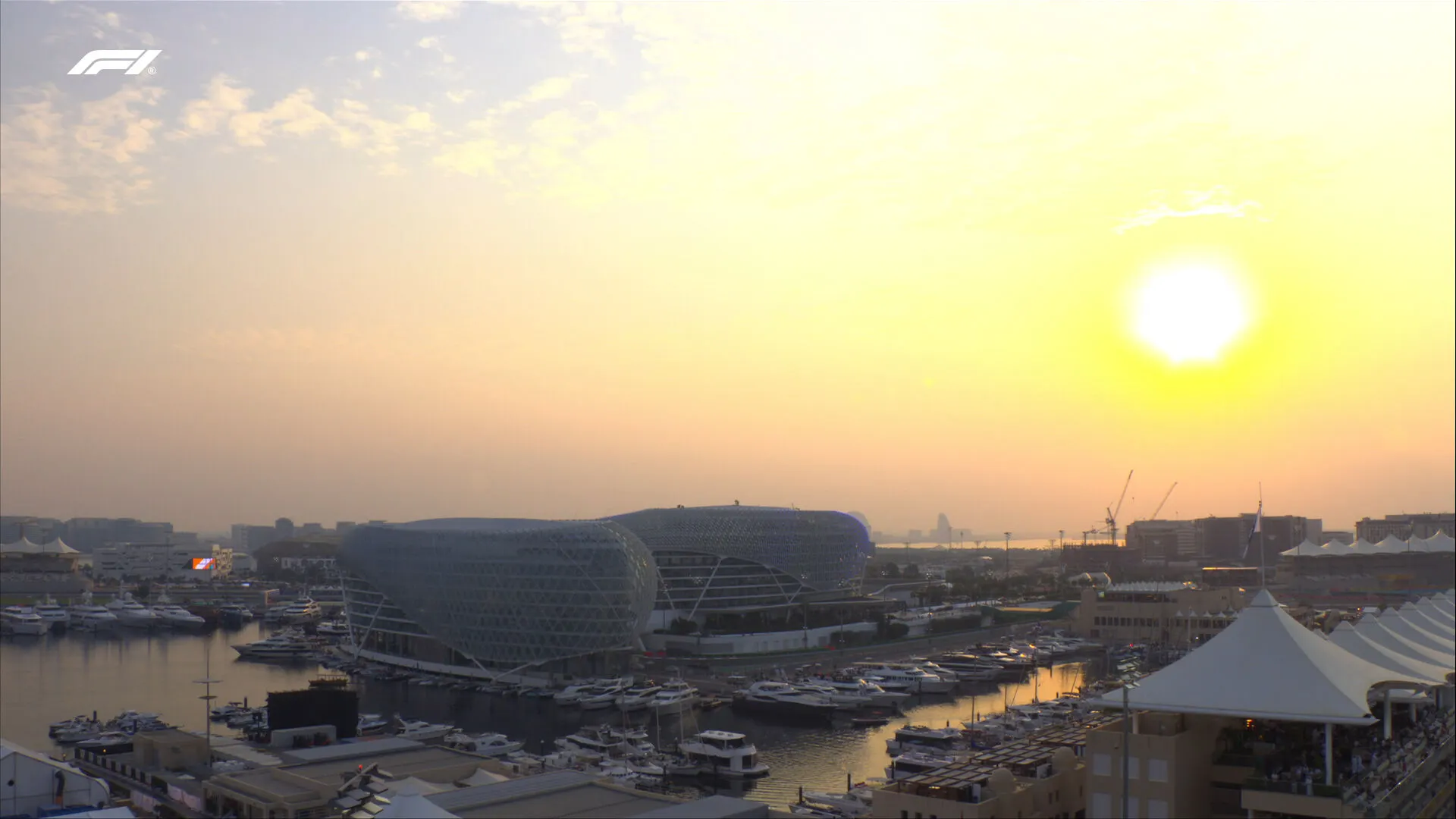 il tracciato di Abu Dhabi dall'alto al tramonto 
