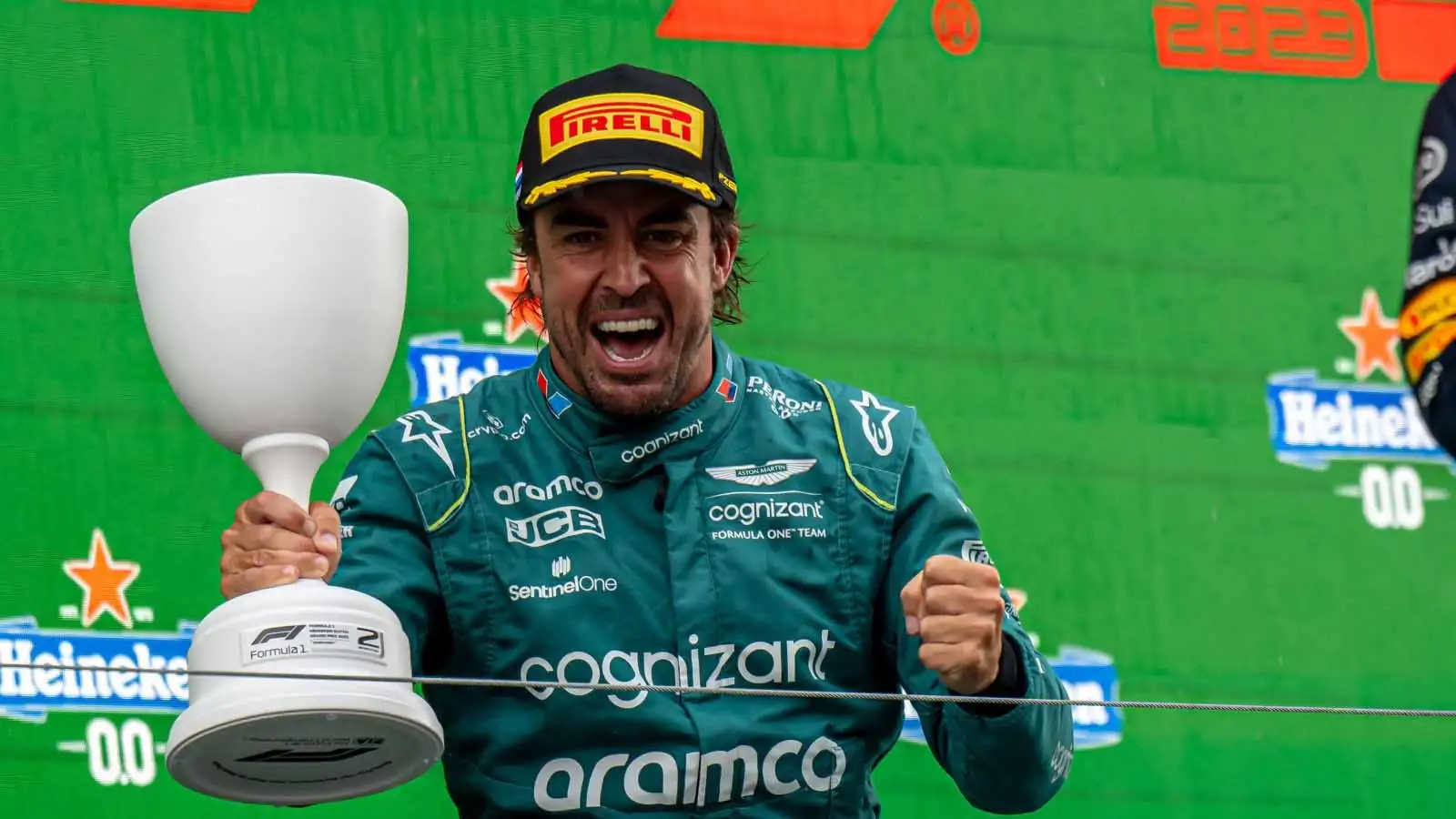 Fernando Alonso festeggia il settimo podio con Aston Martin in Olanda