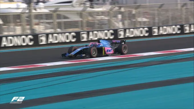 Jack Doohan in pista durante le qualifiche di Formula 2 ad Abu Dhabi