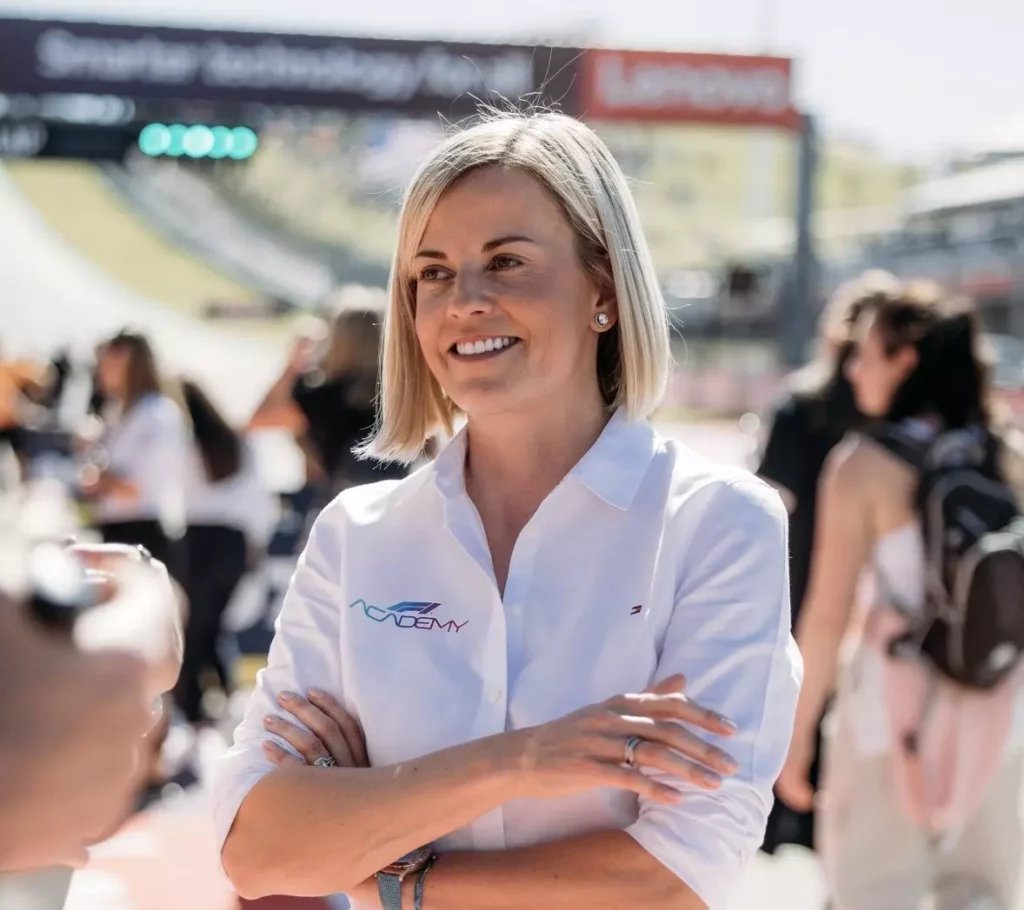 Susie Wolff: “La FIA con l’indagine ha fallito l’attacco. Non meritiamo tutto ciò” Susie Wolff , amministratore delegato della F1 Academy, in griglia di partenza