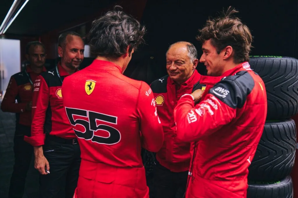 Sainz e Lecler parlano ai box 