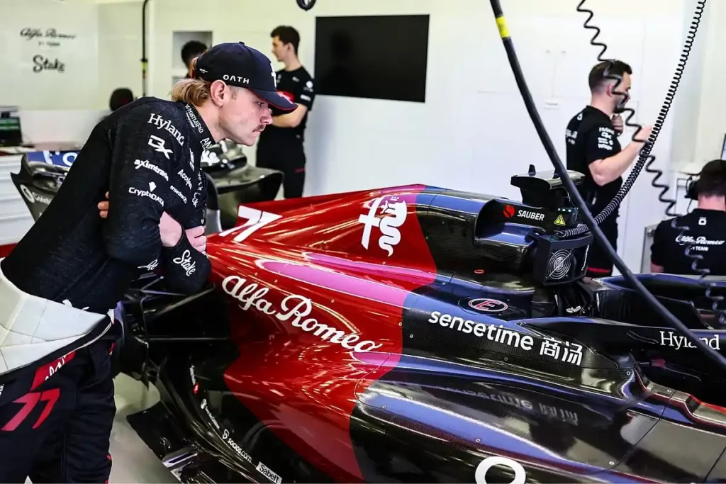 Valtteri Bottas nel box Alfa Romeo