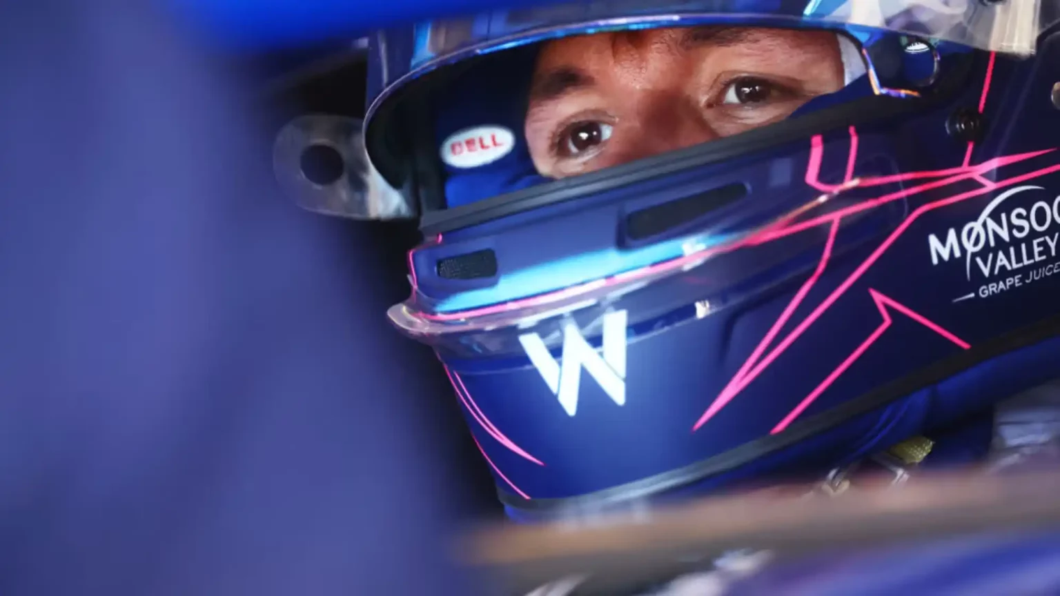 Albon la miglior scommessa per il 2023, in pista e al Fanta F1 Alexander Albon con il casco pronto a scendere in pista