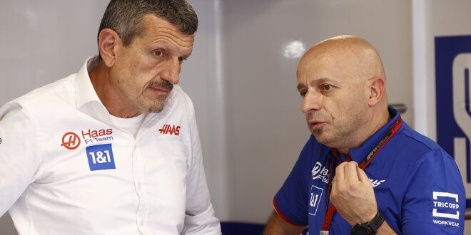 Simone Resta e Gunther Steiner, Team F1 Haas 2021 