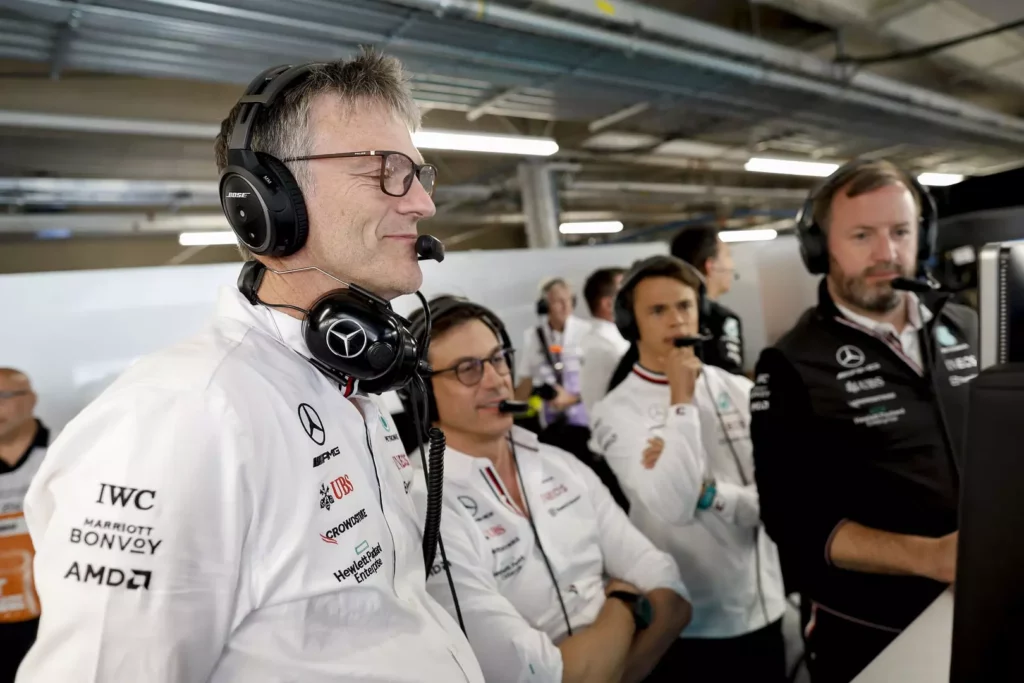 James Allison e Toto Wolff durante il GP del Canada nel box